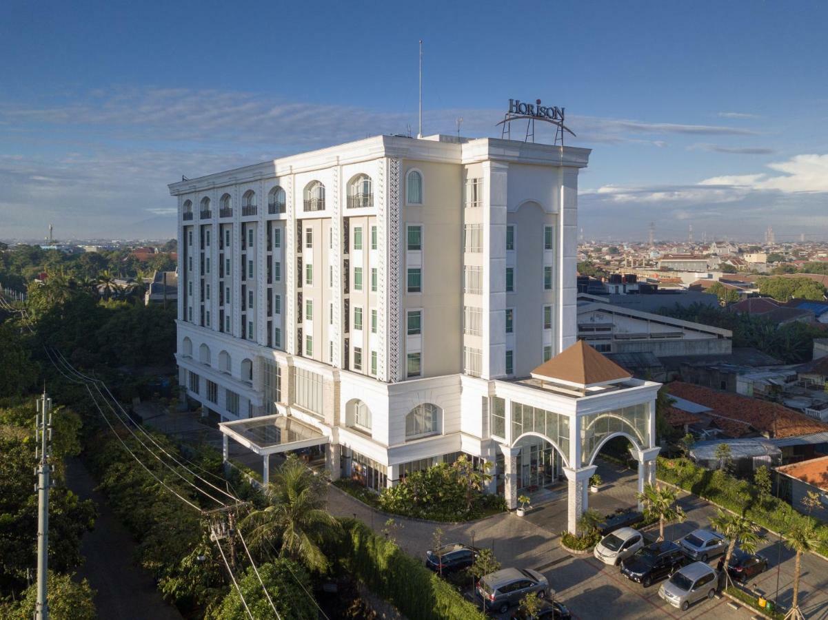 Horison Ciledug Джакарта Экстерьер фото